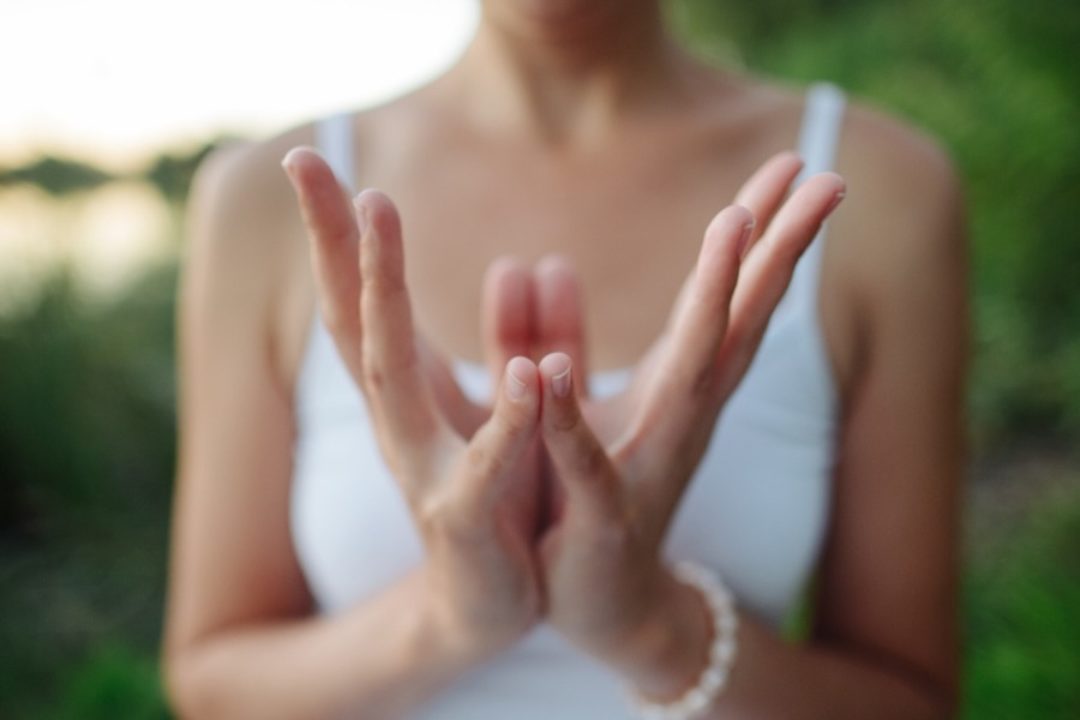 Le mudra de la fleur de Lotus : padma mudra
