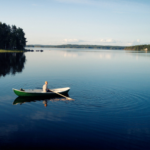 Se poser sur l’eau et voir dans le ciel